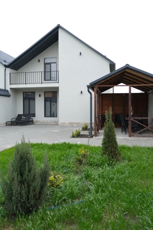 Современный дом у моря