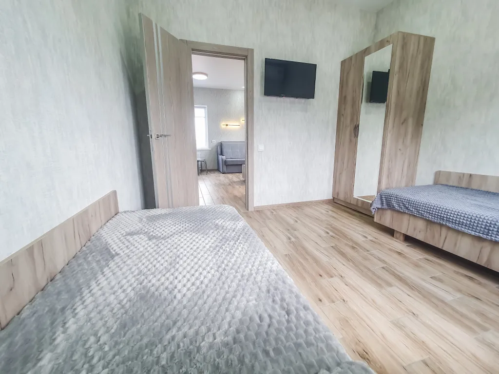 Отдельный дом с благоустроенным двором возле азовского моря