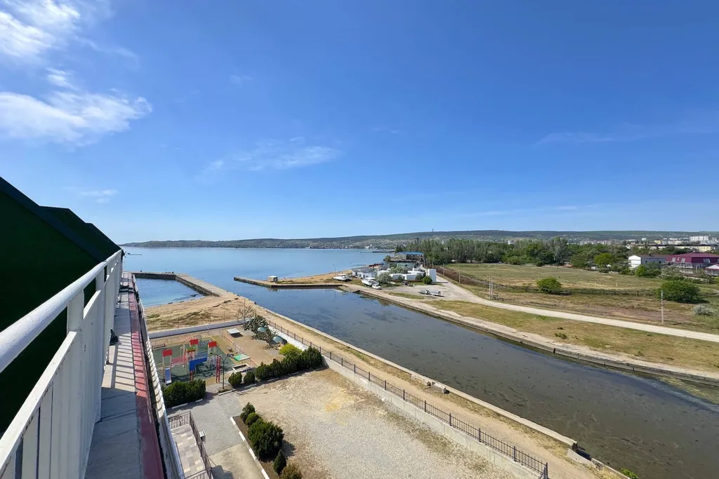 Красивая студия на берегу моря