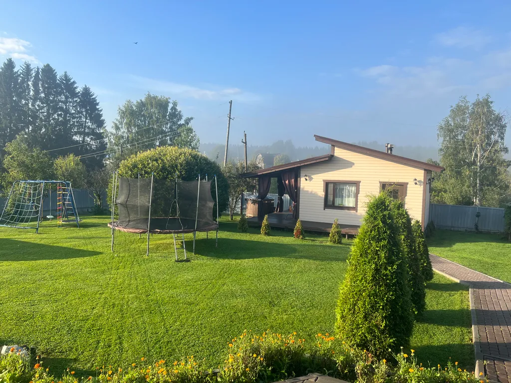 Уютный дом с купелью