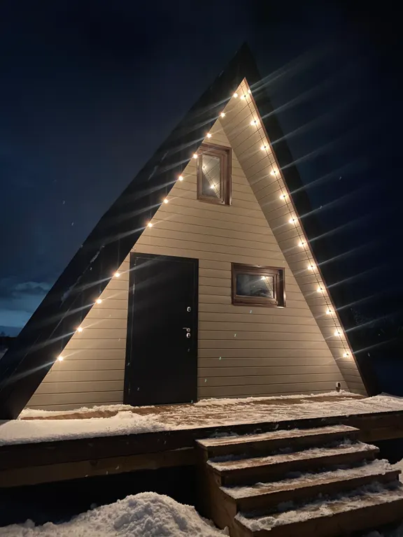 Треугольный дом