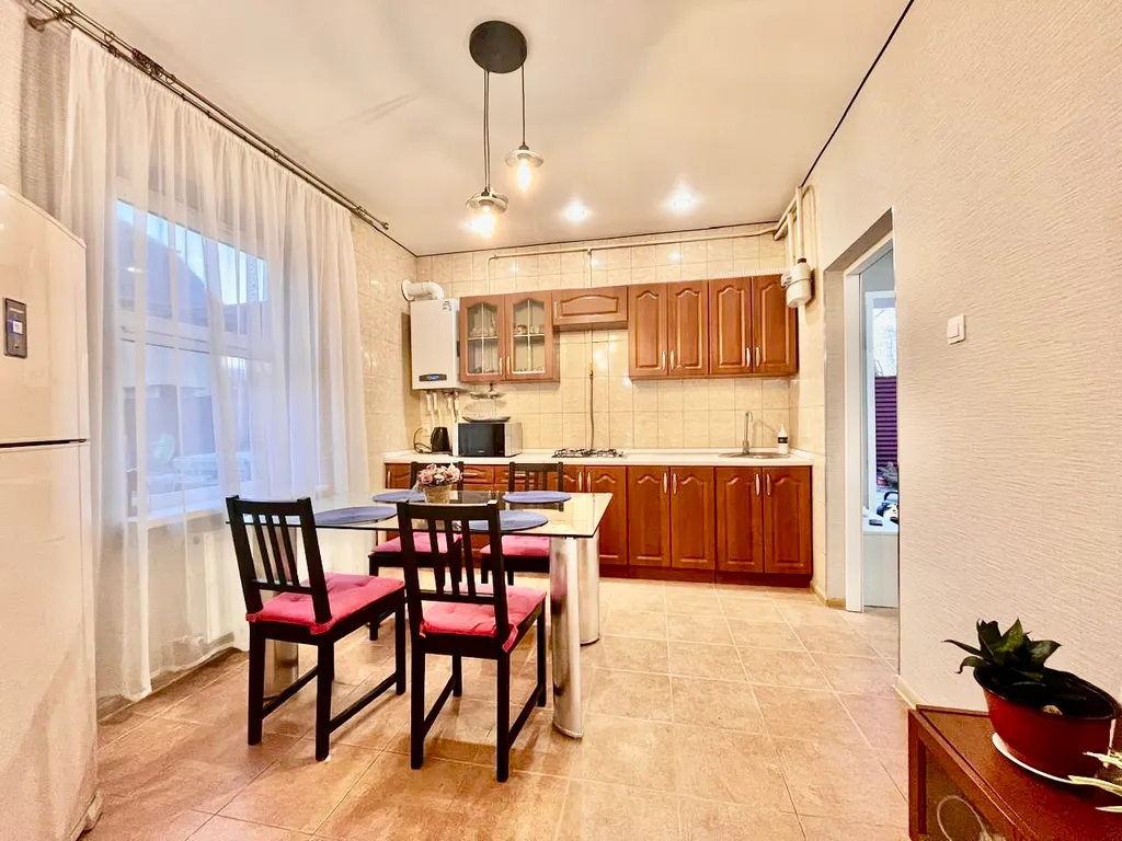 Дом с бассейном с центре Краснодара