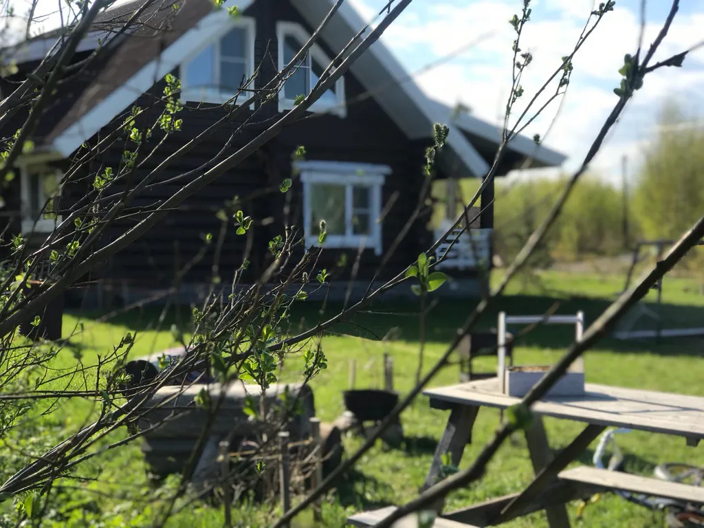 Уютный семейный дом у озера