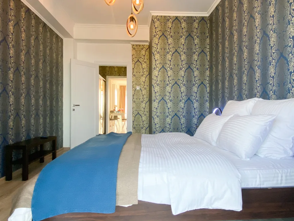 2-комнатные видовые апартаменты с бассейном у моря