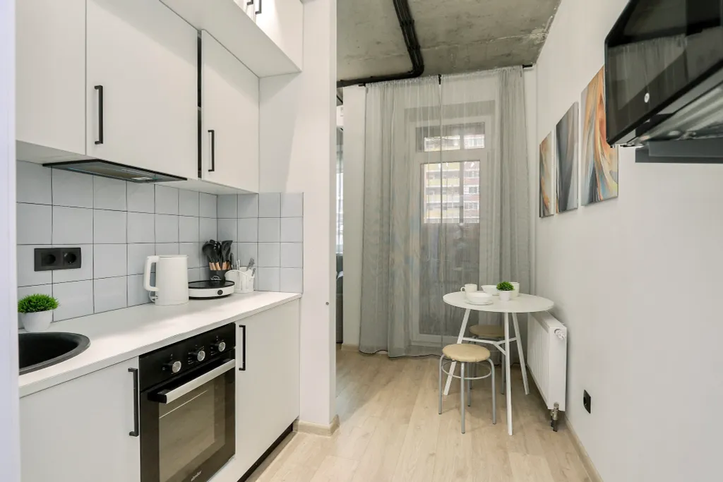 Милeйшaя студия с балконoм в центре гоpодa