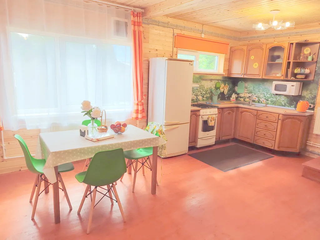 Птица синица House с огромным балконом у озера