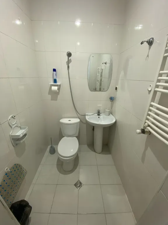 Номер с двориком и двумя кроватями