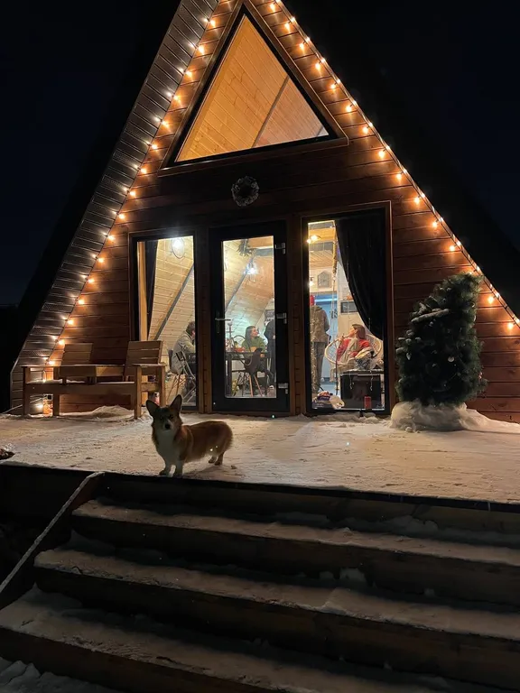 Дом А-фрейм треугольный шалаш в стиле логисты баней и купелью