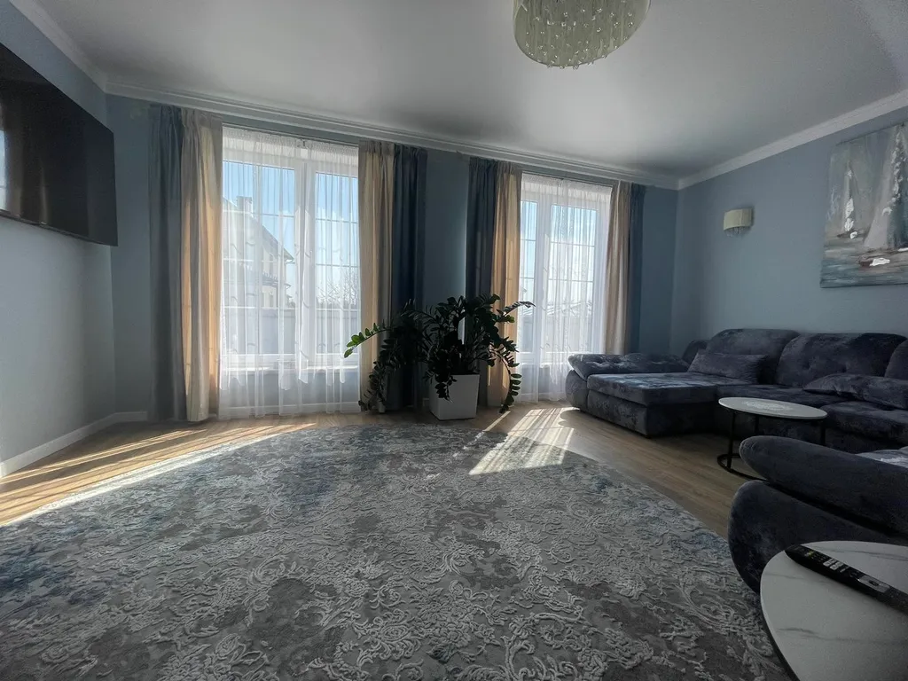 Загородный дом с баней и бассейном