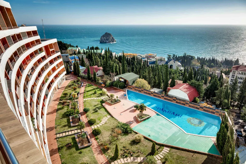 4 комнатная современная квартира с видом на море