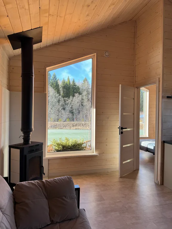 Уютный домик у леса