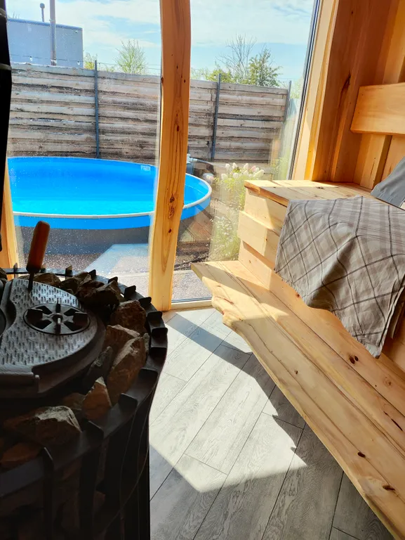 Коттедж Уютный дом с баней из липы и уличным бассейном — аренда посуточно в Кинель