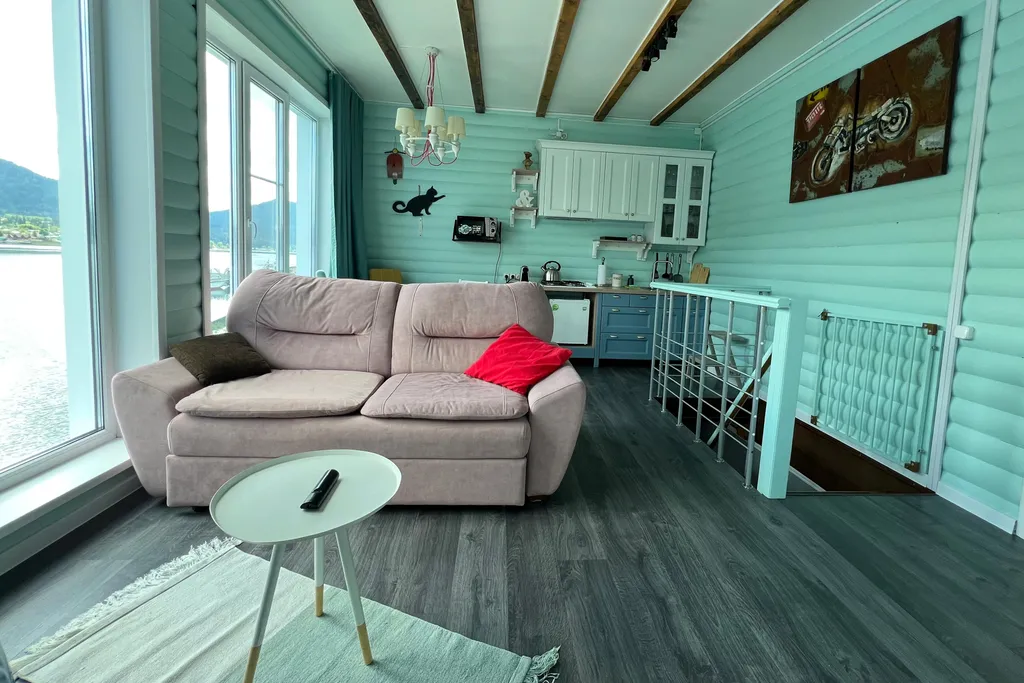 Дом америка на берегу телецкого озера