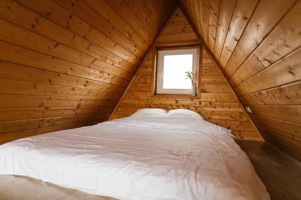 Треугольный дом