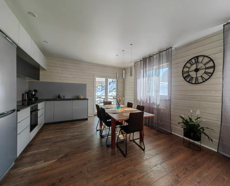 Стильный и уютный дом вблизи города