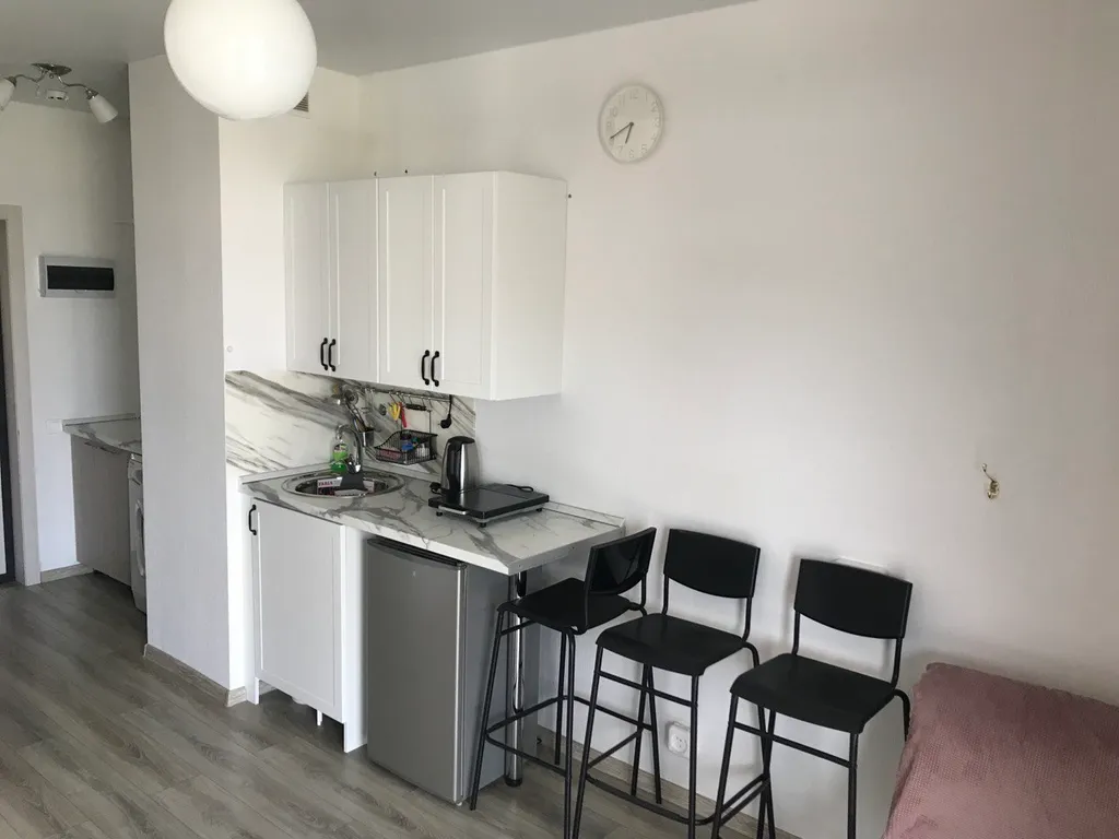 Уютная студия с террасой с видом на горы