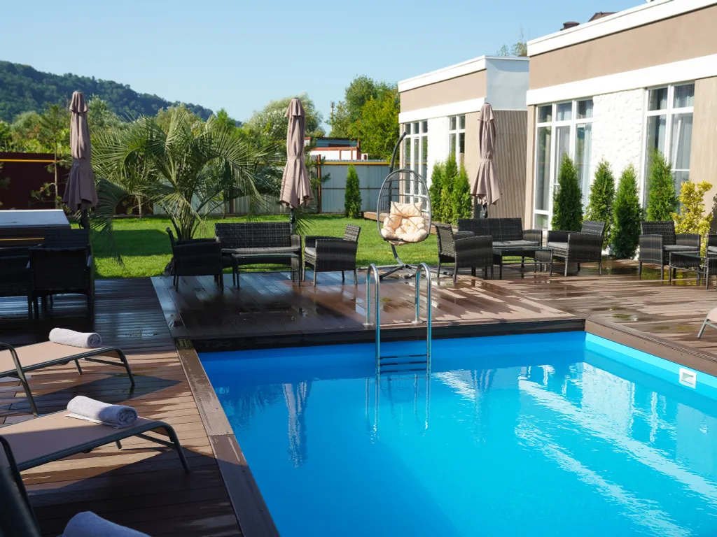 Шикарный дом с теплым бассейном и сауной