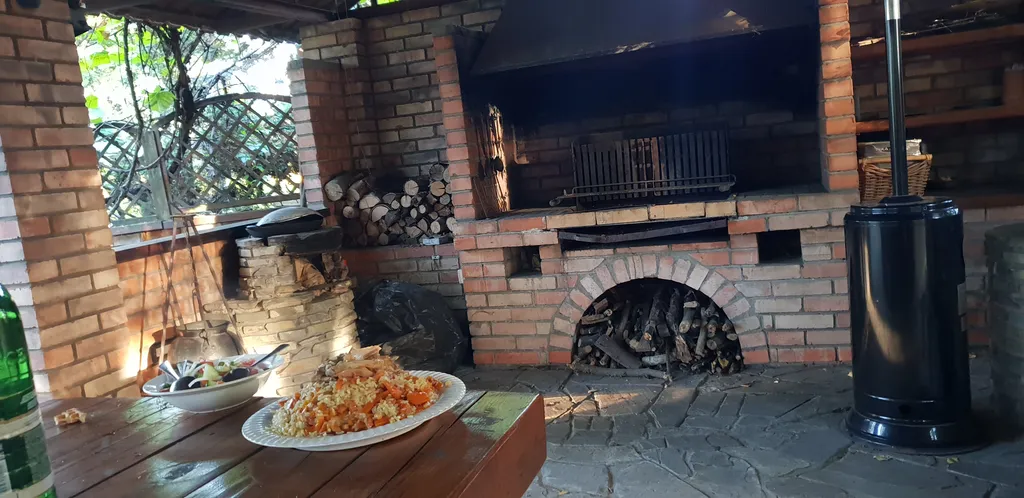 Загородный дом с бассейном и банкетным залом