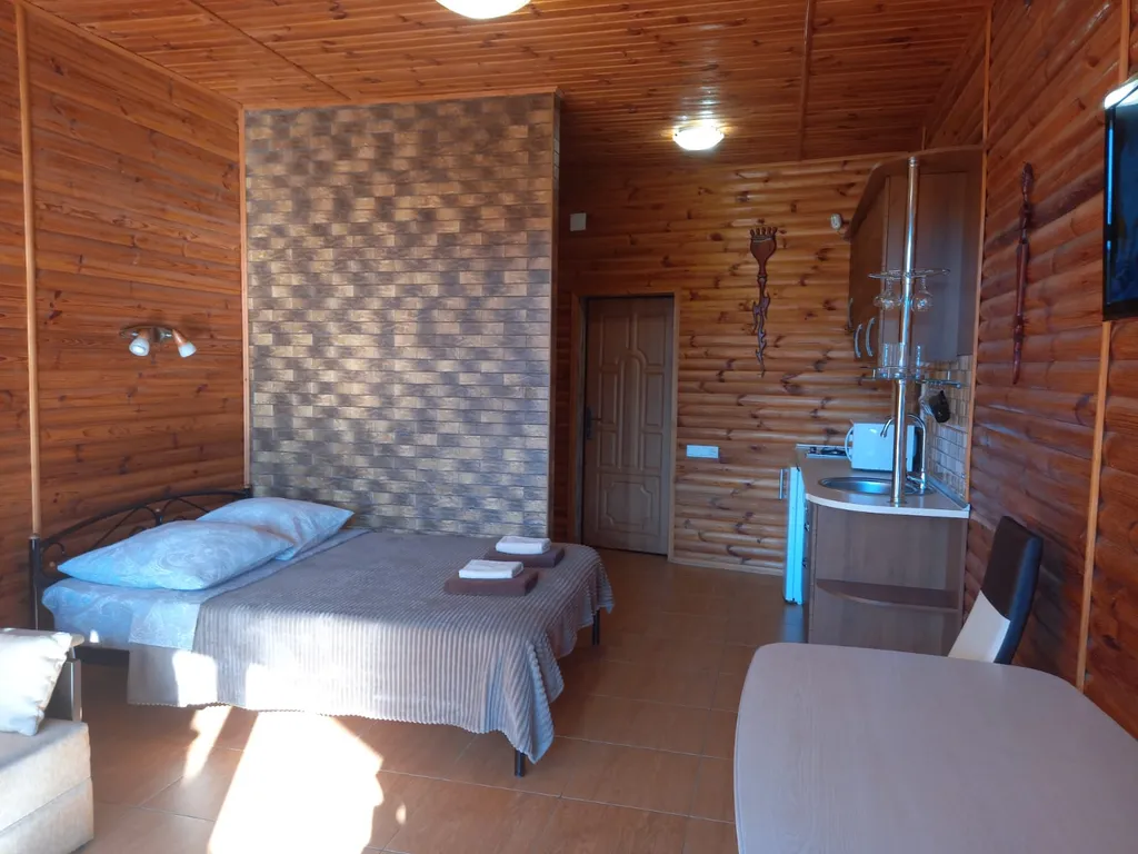 Студия с балконом и панорамными окнами