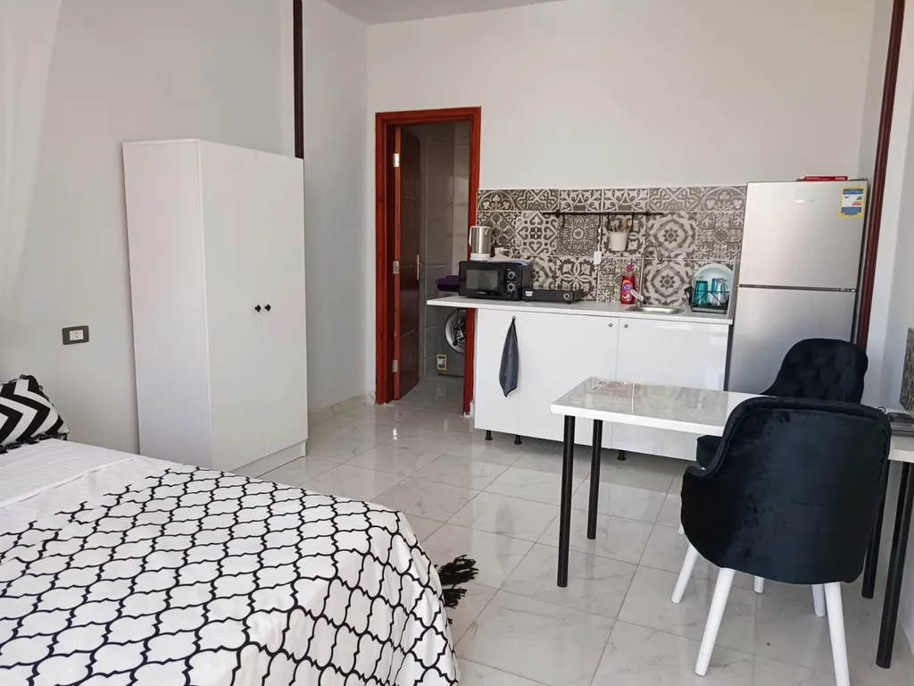 Квартира-студия с собственной террасой в 500м от моря