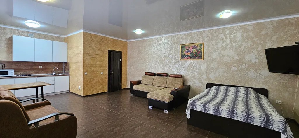 Отдельная большая двухкомнатная квартира в коттедже