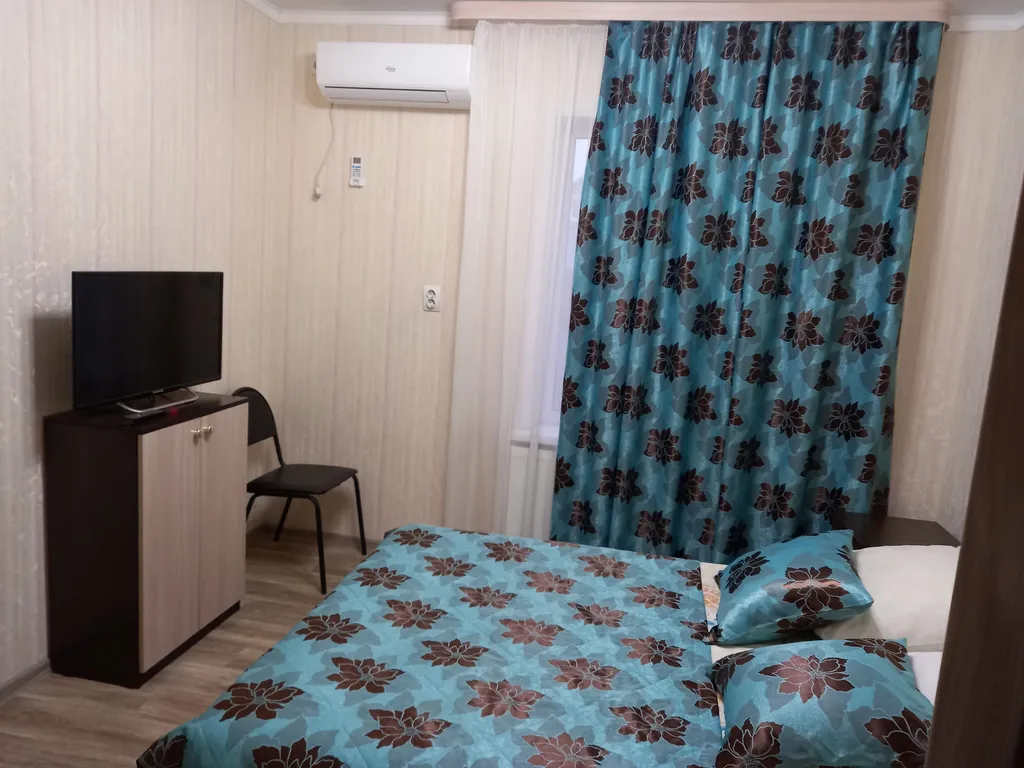 Уютный двухэтажный дом в центре города ( 1 этаж)