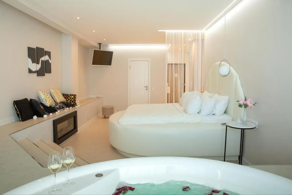 Белоснежный люкс с джакузи у Гринвича