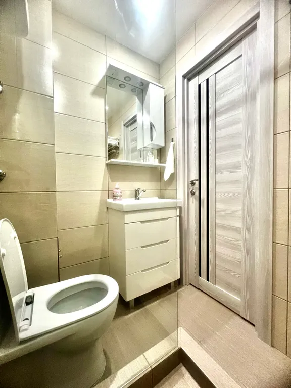 Шикарные апартаменты с белоснежными полотенцами и бельем