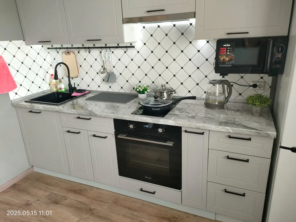 Уютная двухкомнатная квартира с видом на город и реку с 25 этажа