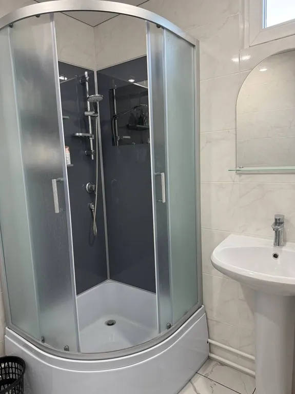 Уютный домик в соснах