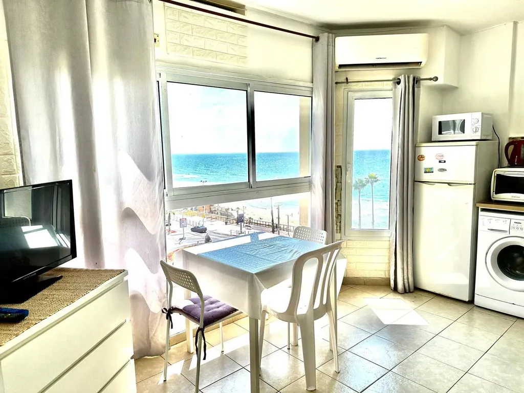 Новая красивая 2-комнатная квартира на море лучший пляж 50 м от дома