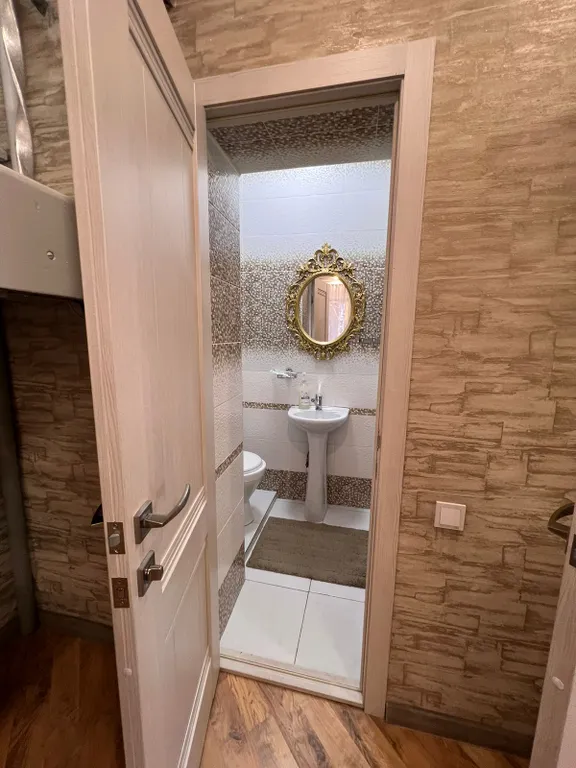 Большой двухэтажный дом