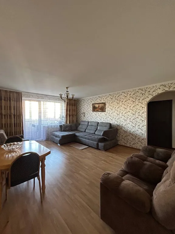 Изолированная комната в трехкомнатной квартире