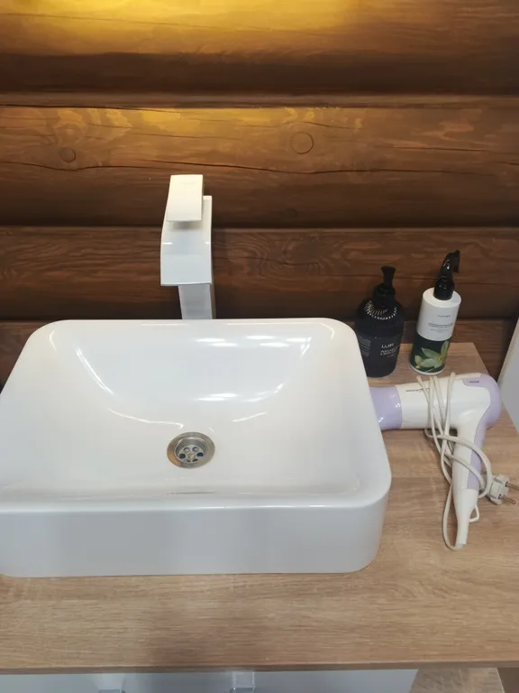 Уютный домик возле озера