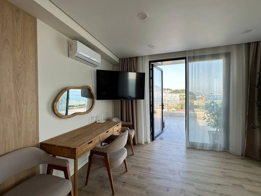 Огромные апартаменты с прямым видом на море и террасой 40 кв. метров