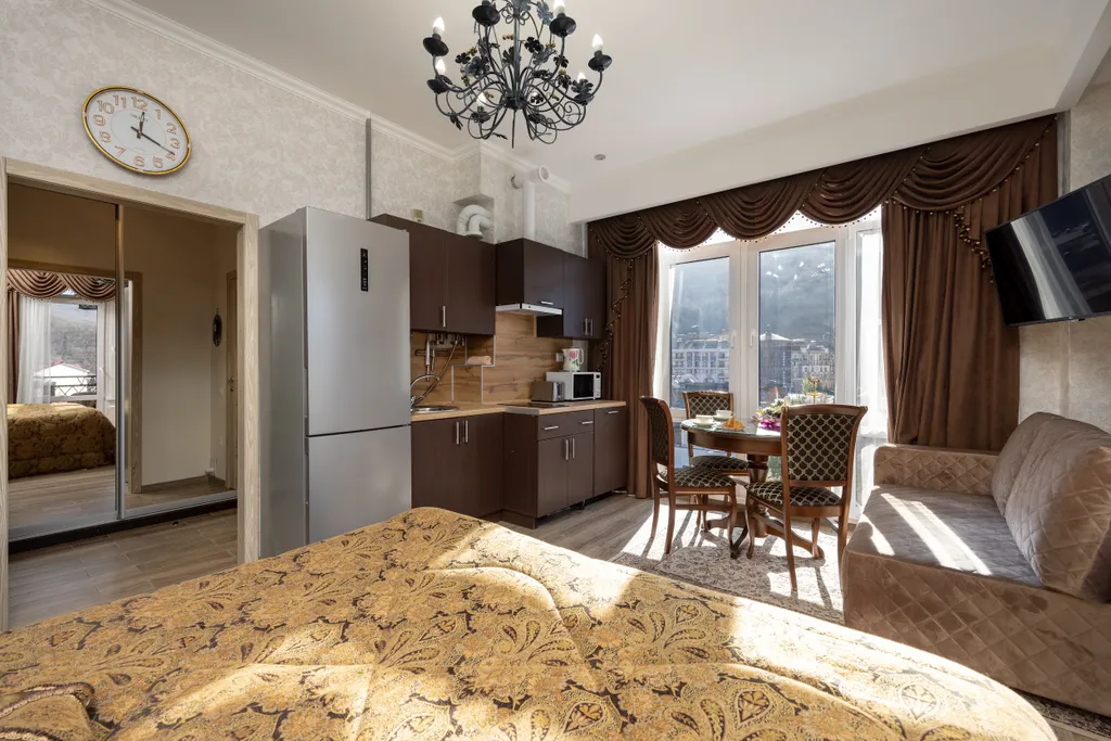 Просторная студия с видом на горы