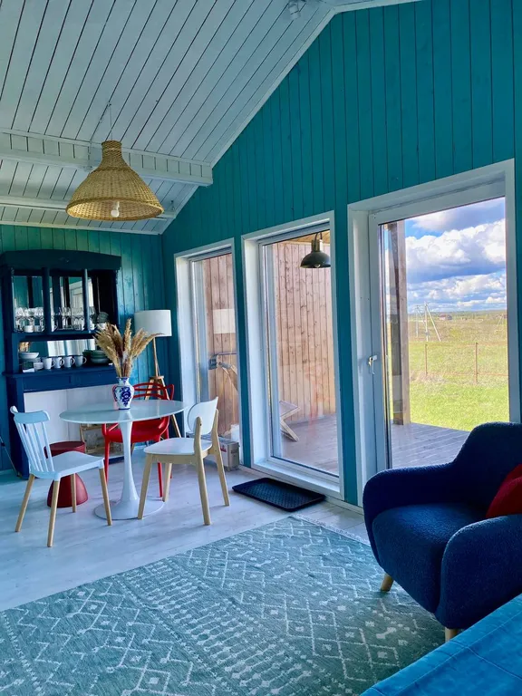 Дизайнерский домик у леса