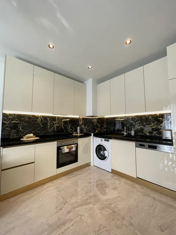 Luxury Flat 300m to the Beach