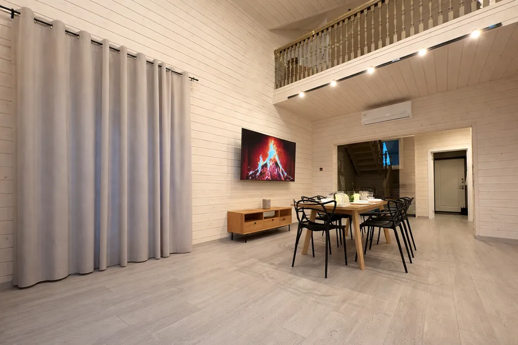 Новый дом в лесу с финской сауной рядом с озером