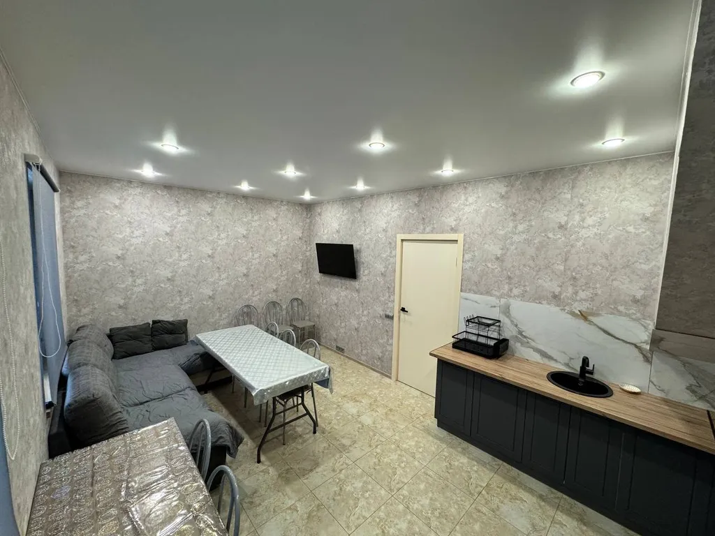 Дом с бассейном