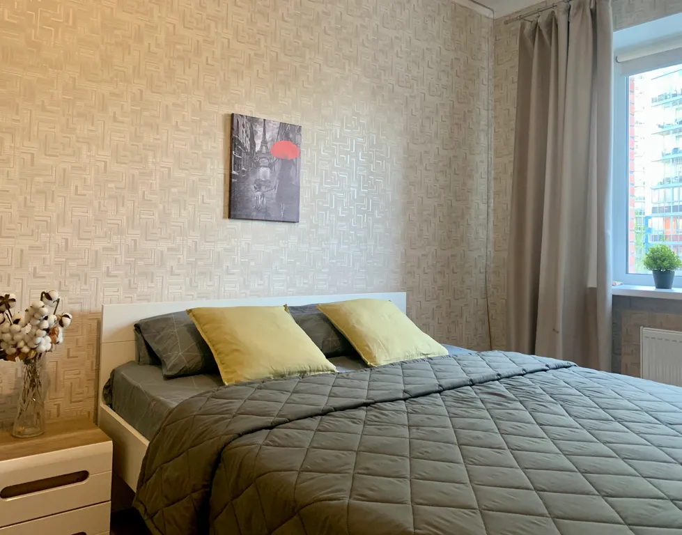 Двухкомнатная квартира возле метро.