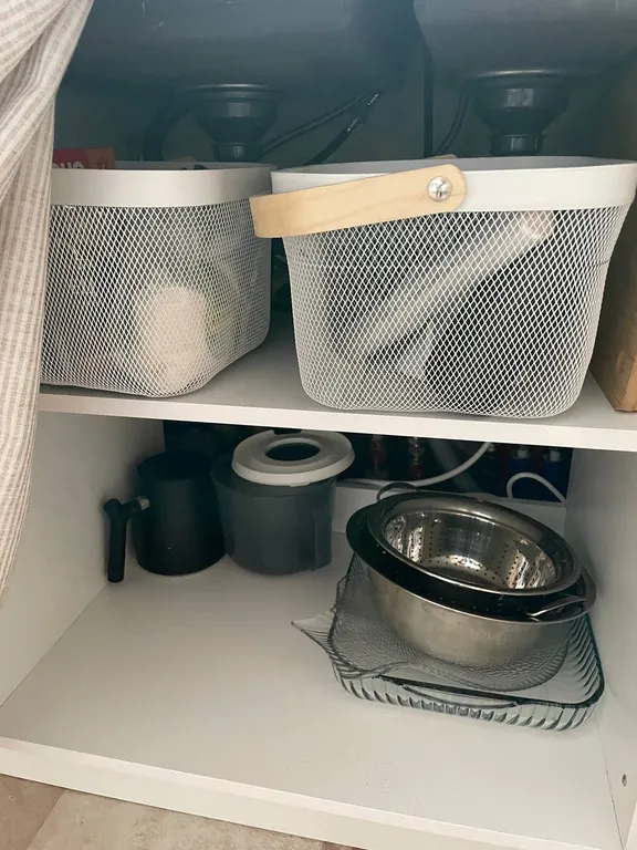 Дом с бассейном у леса