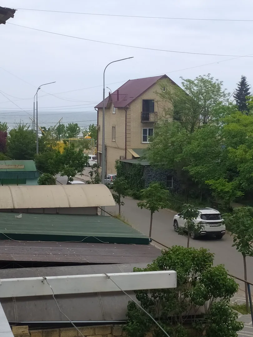 Видно море