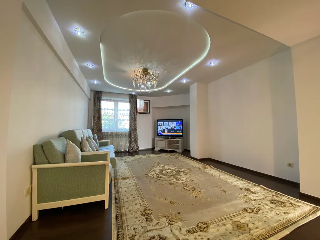 Уютная 3-х комнатная квартира у фонтана в центре Алматы