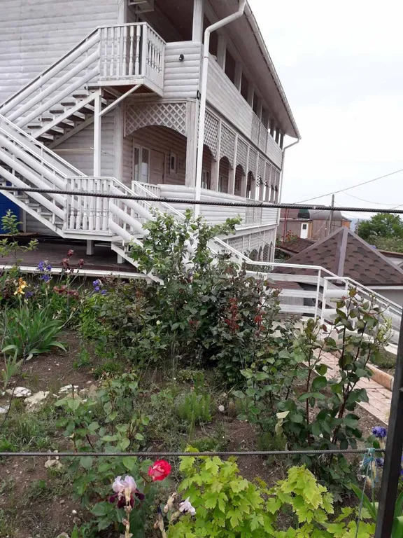 Номер с балконом и видом на море и горы в 150ти метрах от моря и пляжа