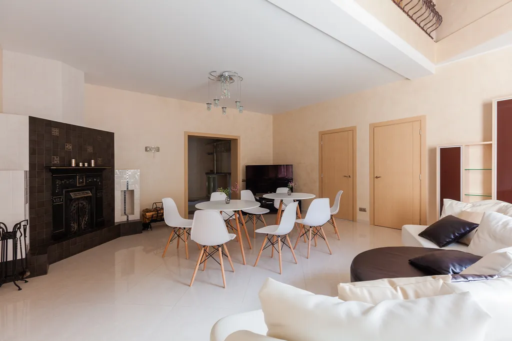 Загородный дом с бассейном, сауной и собственным лесом на участке