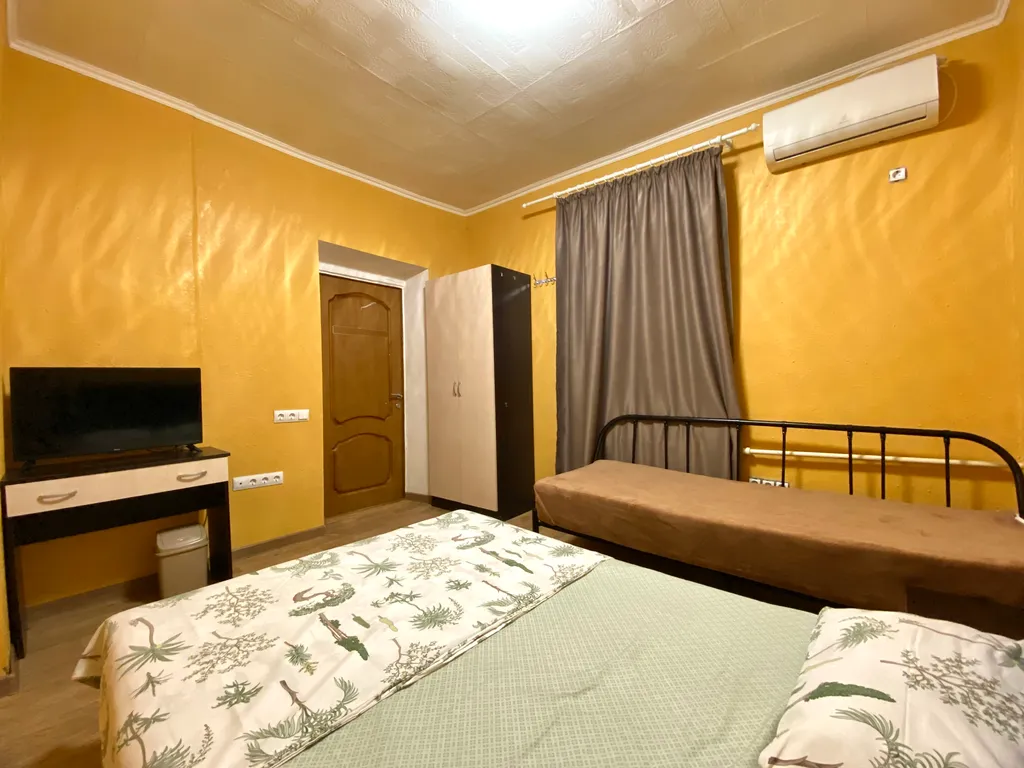 Квартира Квартира Трёхместный номер эконом у моря с бесплатным бассейном — Геленджик