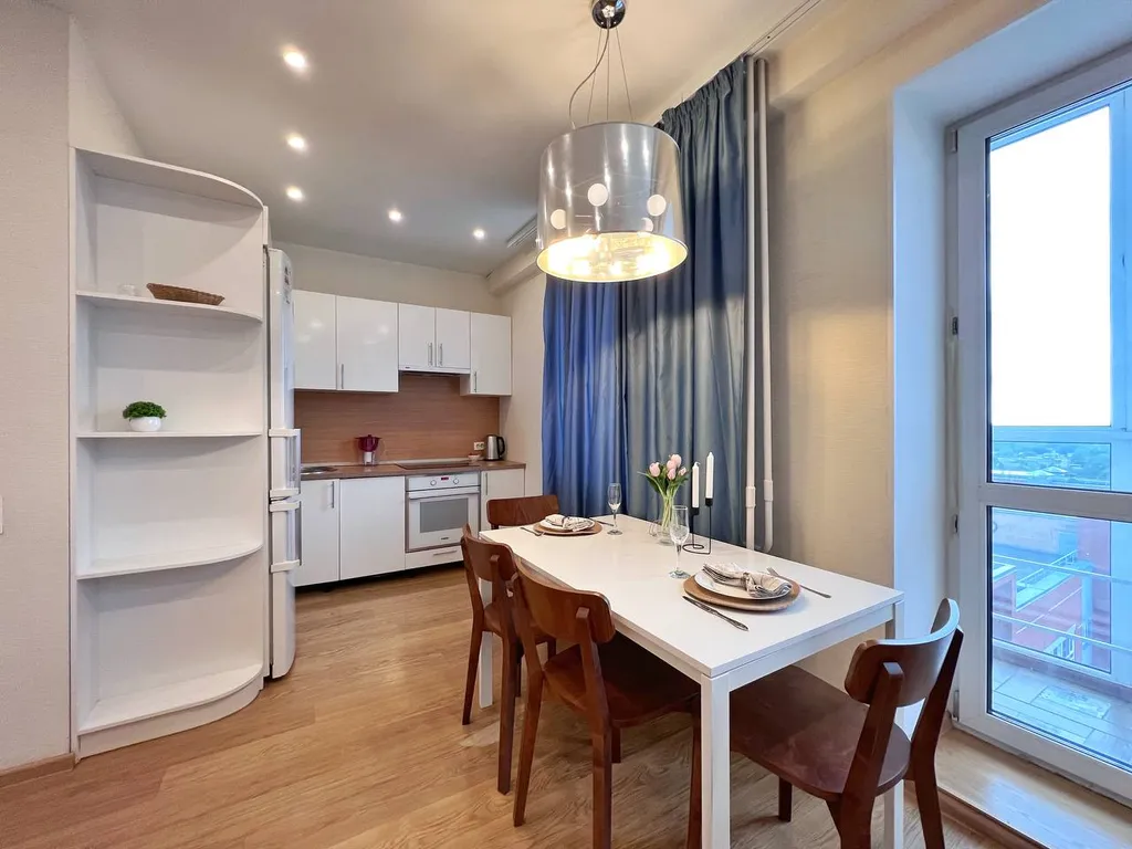 Стильные 2-комнатные апартаменты в новом доме в центре города с шикарным видом