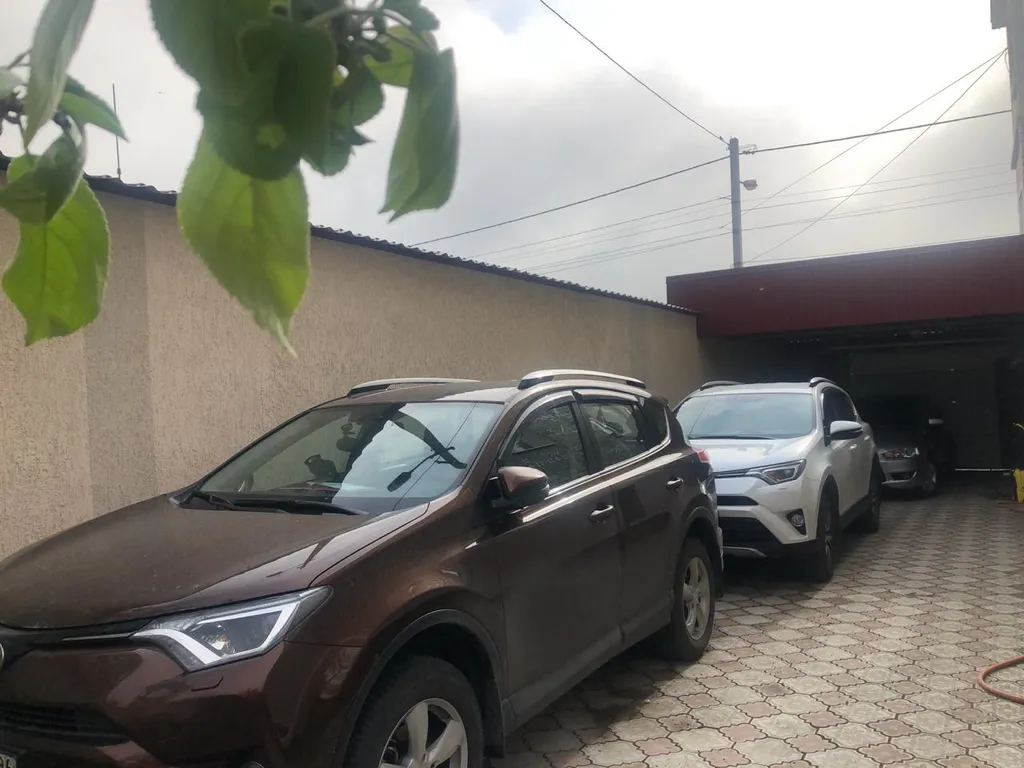 Большой дом в Евпатории со своим двором