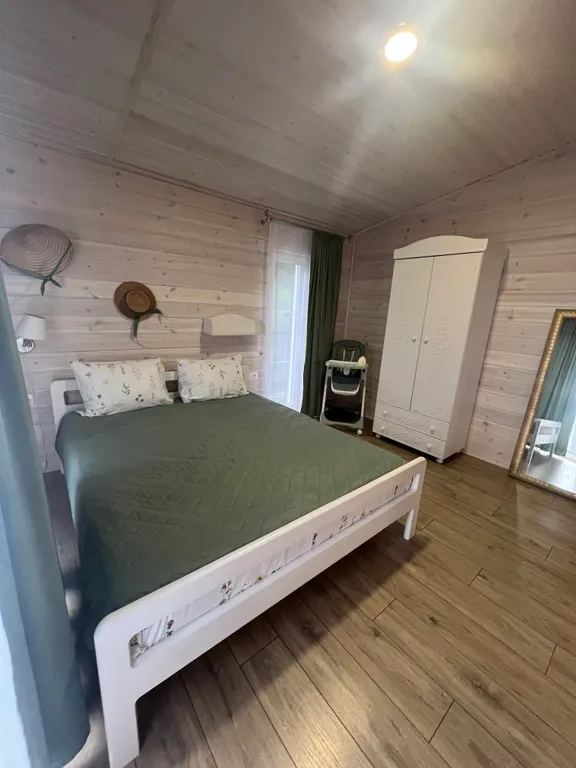 Просторный дом Елка с панорамными окнами в тихом месте